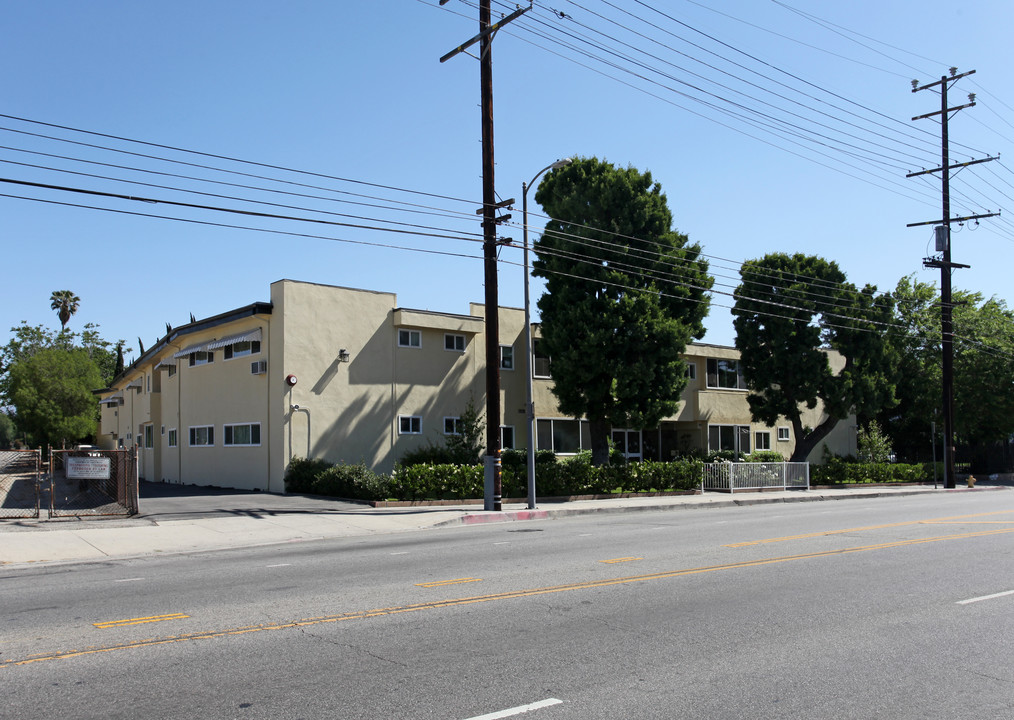 16655 Vanowen St in Van Nuys, CA - Building Photo