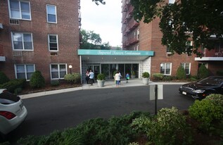 55 Austin Pl, Unit 6D in Staten Island, NY - Building Photo