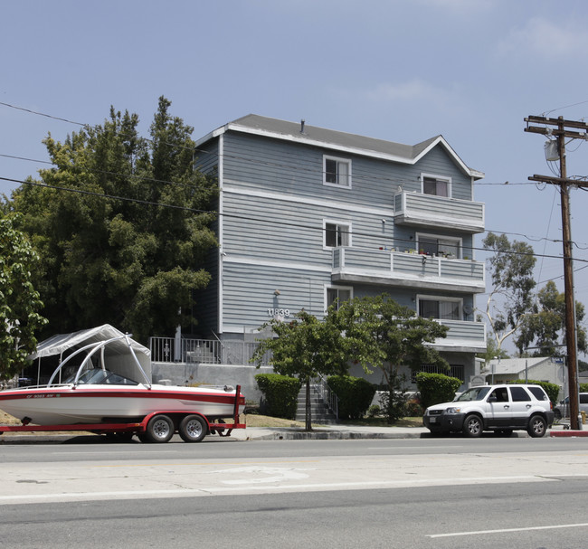 11839 Burbank Blvd in Valley Village, CA - Building Photo - Building Photo