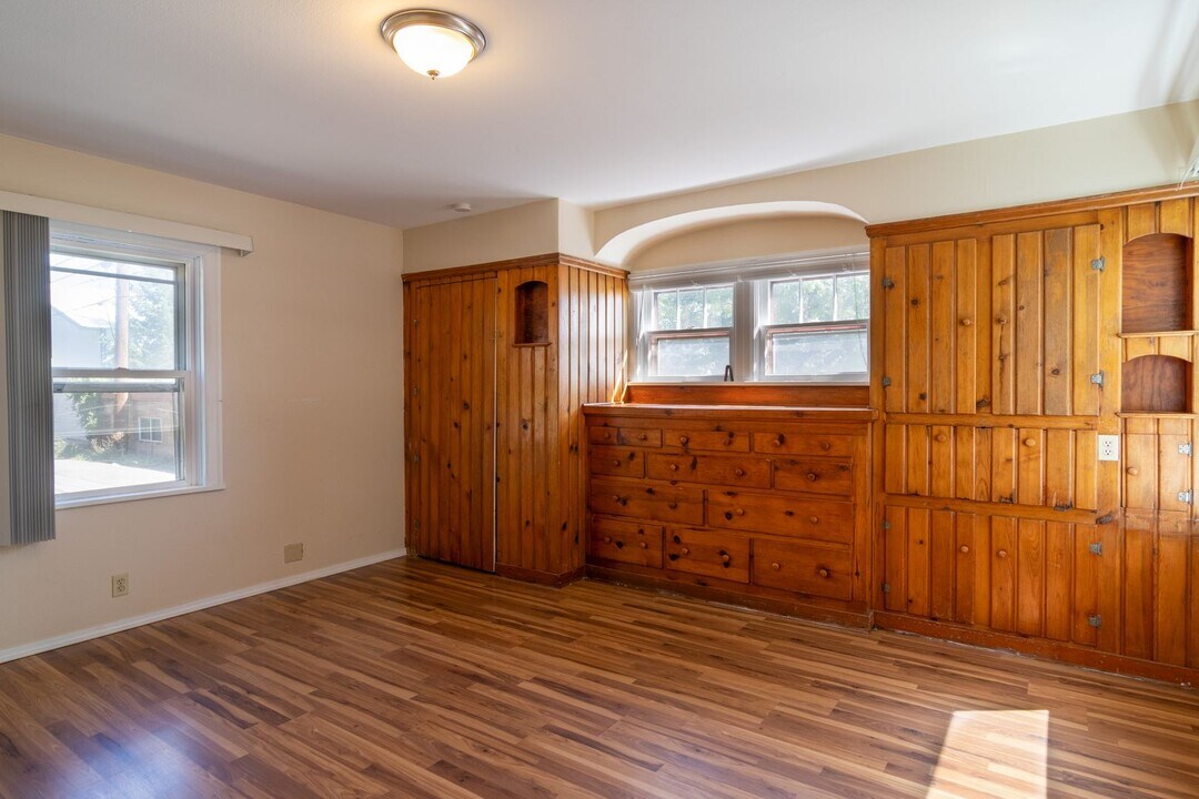 211-217 College Ave in Cheney, WA - Building Photo
