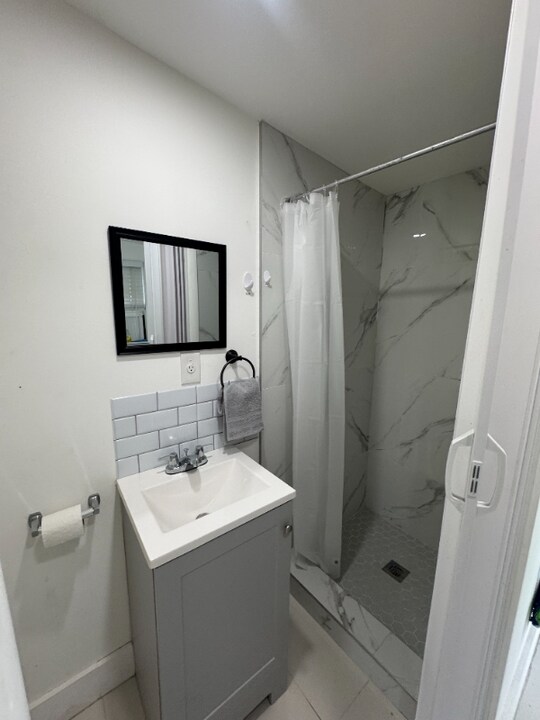 6242 SW 24th St in Miramar, FL - Building Photo
