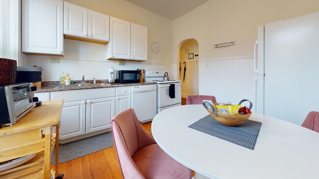 631 Washington St, Unit 3