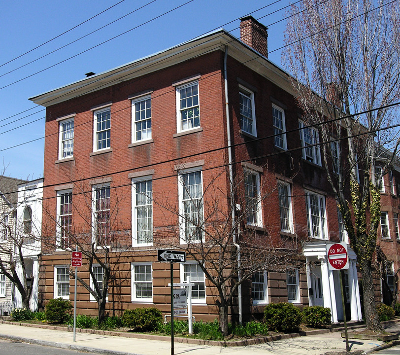 585 Chapel St in New Haven, CT - Building Photo