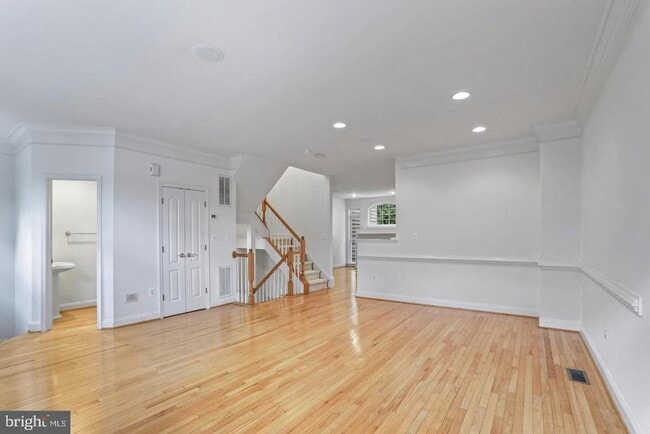 9988 Cyrandall Dr in Oakton, VA - Building Photo - Building Photo
