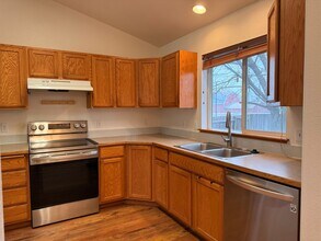 8104 N Ainsworth Dr in Hayden, ID - Building Photo - Building Photo