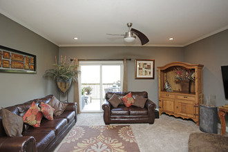 Jamestown Villas in Kansas City, MO - Building Photo - Interior Photo