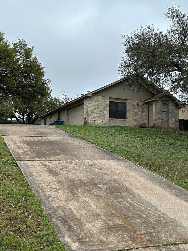 8302 Spring Valley Dr in Austin, TX - Building Photo - Building Photo