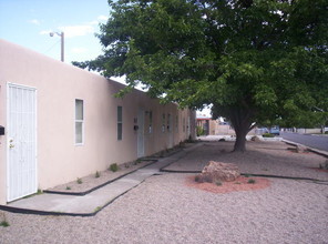 342-350 Estancia Dr NW in Albuquerque, NM - Building Photo - Building Photo