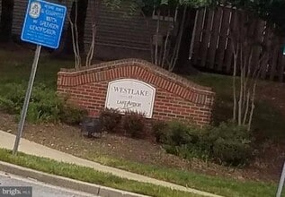 1020 Westlake Dr in Bowie, MD - Foto de edificio - Building Photo