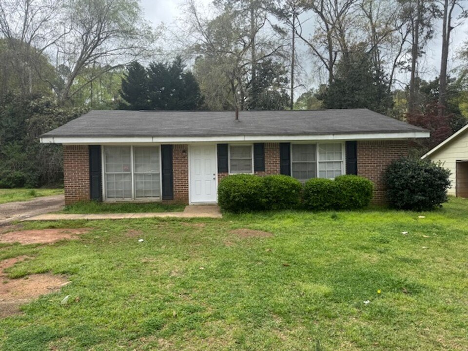207 Chesterfield Pl in Lagrange, GA - Building Photo