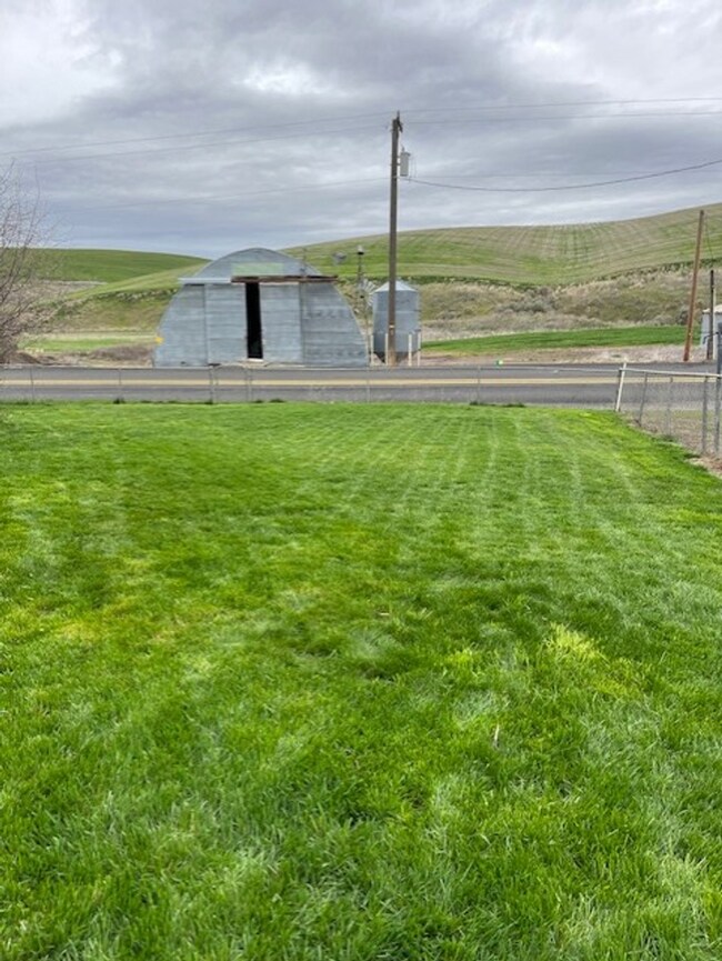 41876 Holdman Rd in Helix, OR - Building Photo - Building Photo