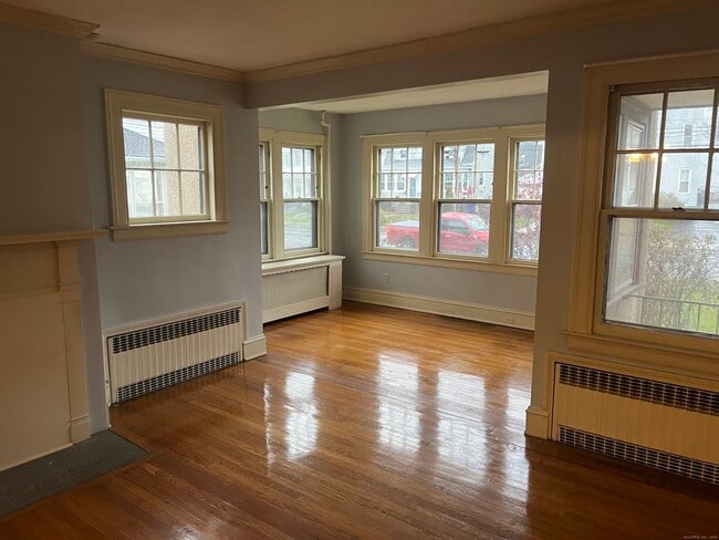 52 Quaker Ln S in West Hartford, CT - Building Photo - Building Photo