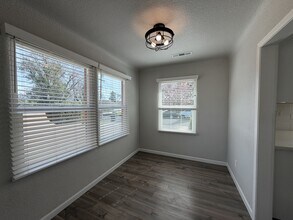 221 Walden St in Modesto, CA - Building Photo - Building Photo