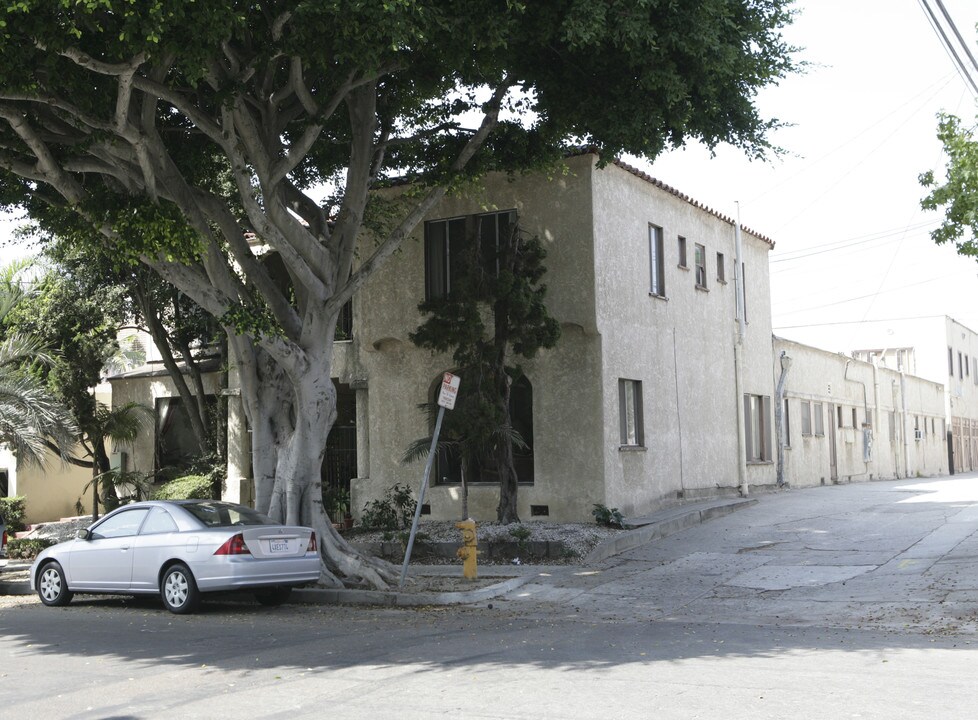 111 Loma Ave in Long Beach, CA - Building Photo