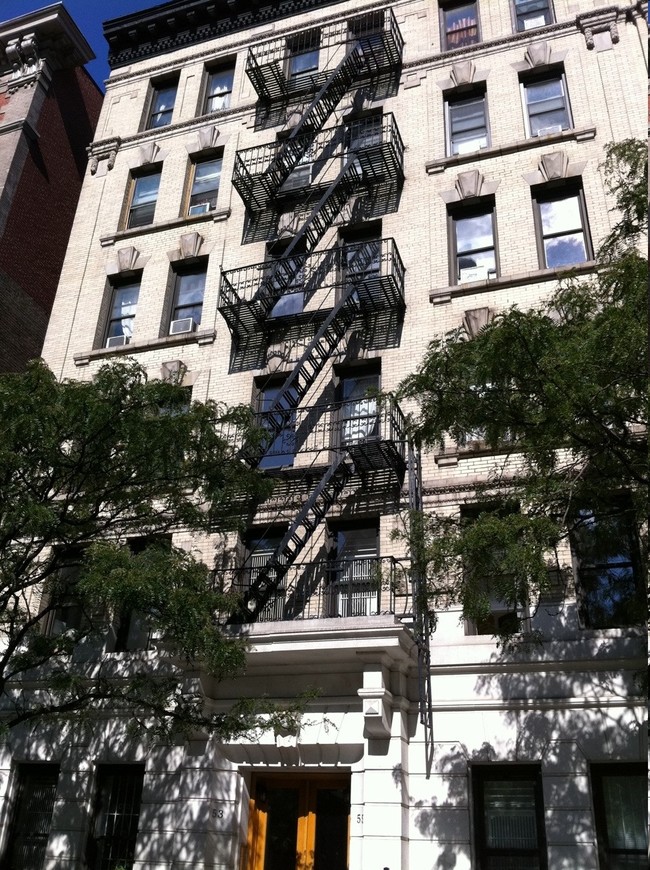 315 East 84th St in New York, NY - Building Photo - Building Photo