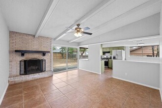 9502 Gambels Quail Dr in Austin, TX - Foto de edificio - Building Photo