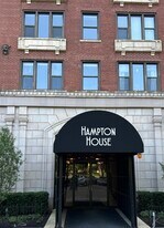 5300 S Shore Dr in Chicago, IL - Building Photo