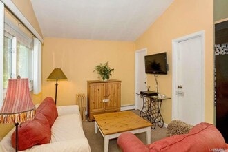 843 Outlook Ave in West Babylon, NY - Building Photo - Building Photo