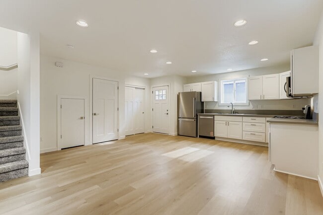 5021 SE Haig St in Portland, OR - Building Photo - Building Photo