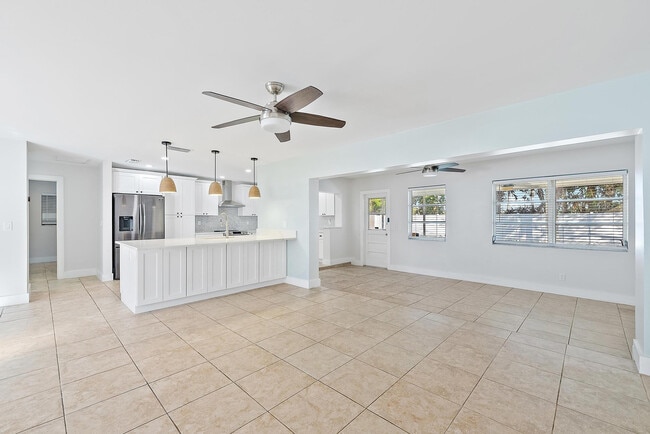 4447 Holly Dr in Palm Beach Gardens, FL - Building Photo - Building Photo