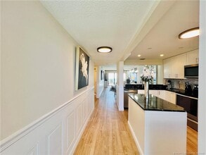 10044 S Ocean Dr in Jensen Beach, FL - Foto de edificio - Building Photo