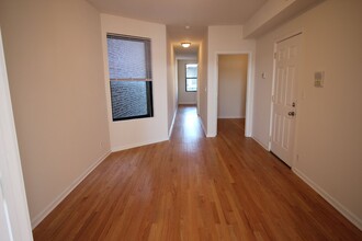 3320 W Lawrence Ave, Unit 2 in Chicago, IL - Building Photo - Building Photo