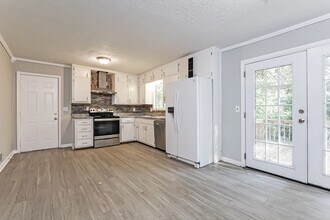 203 Lucan Way in Riverdale, GA - Foto de edificio - Building Photo