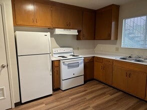 1050 Continental St in Redding, CA - Building Photo - Interior Photo