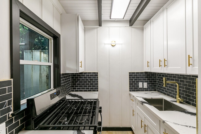 772 Arrowhead Villa Rd in San Bernardino, CA - Building Photo - Building Photo