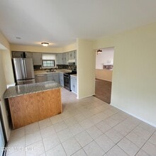 174 Edinburgh Ct in Matawan, NJ - Building Photo - Building Photo