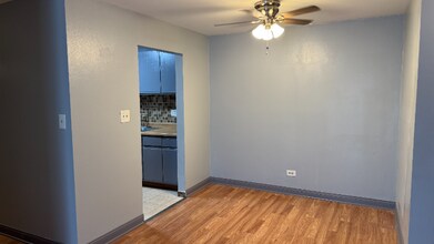 9970 S 84th Terrace in Palos Hills, IL - Foto de edificio - Building Photo