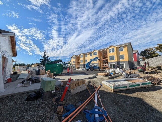 900 N Oak Harbor St in Oak Harbor, WA - Building Photo - Building Photo