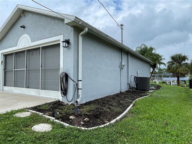 2674 Auburn Blvd in Port Charlotte, FL - Building Photo - Building Photo