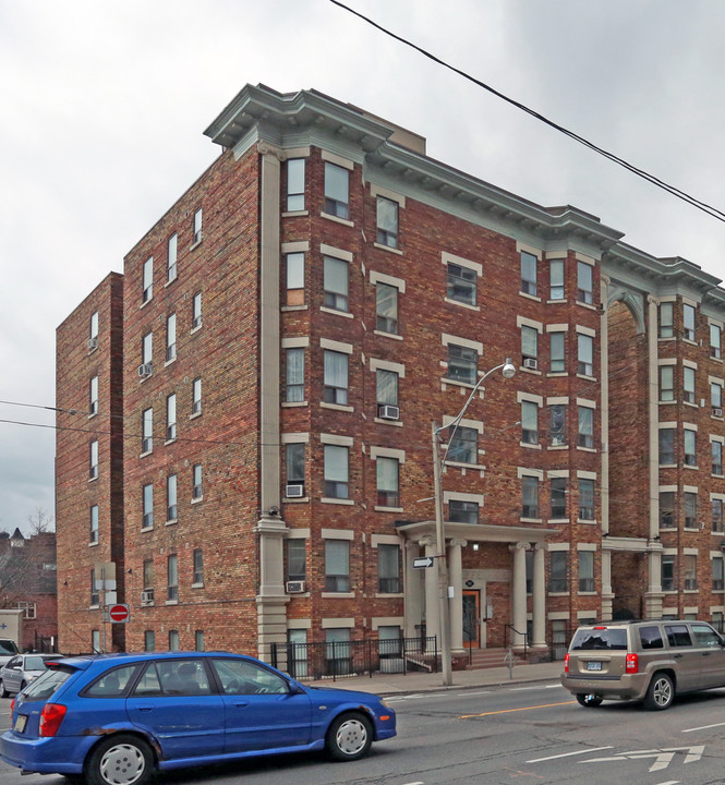 Ernescliffe Annex B in Toronto, ON - Building Photo