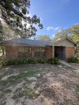 489 Northwood Cir in Rockdale, TX - Building Photo