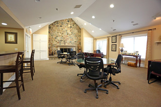 Stonegate in Glendale Heights, IL - Building Photo - Interior Photo