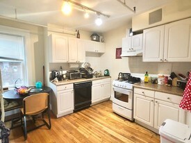1607 Commonwealth Avenue, Unit 10 in Boston, MA - Building Photo