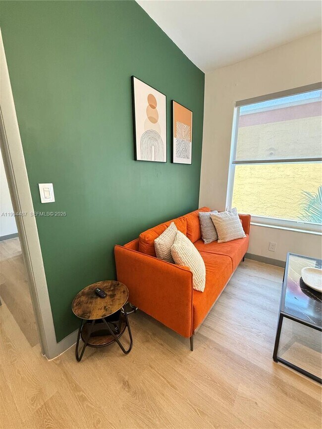 1320 Drexel Ave in Miami Beach, FL - Foto de edificio - Building Photo