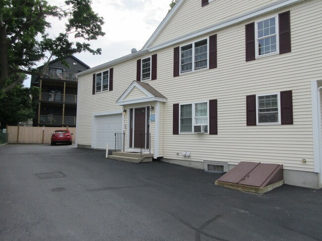 22 Railroad Ave, Unit 2