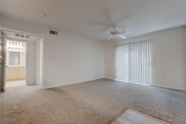 6955 N Durango Dr in Las Vegas, NV - Building Photo - Building Photo