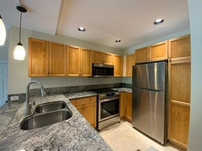 1030 Aoloa Pl in Kailua, HI - Building Photo - Building Photo