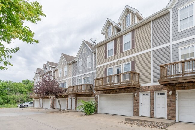6345 Gold Leaf Ln in Pleasant Hill, IA - Building Photo - Building Photo
