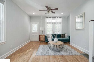 217 Shurs Ln in Philadelphia, PA - Foto de edificio - Building Photo