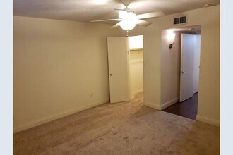 7903 Meadow Park Dr in Dallas, TX - Building Photo - Building Photo