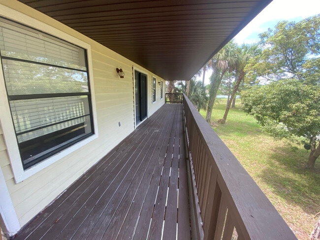 594 San Luis St SW in Palm Bay, FL - Building Photo - Building Photo