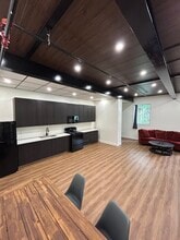 64 Sand Creek Rd, Unit main building in Albany, NY - Foto de edificio - Building Photo