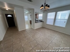 2202 Red Rock Xing in San Antonio, TX - Building Photo - Building Photo