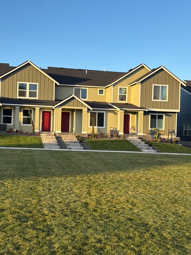 94 E Spirea Ln in Hayden, ID - Building Photo - Building Photo