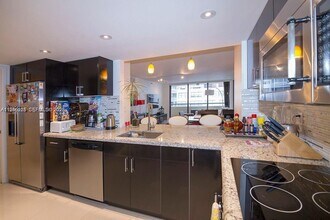 170 Ocean Ln Dr in Key Biscayne, FL - Building Photo - Building Photo