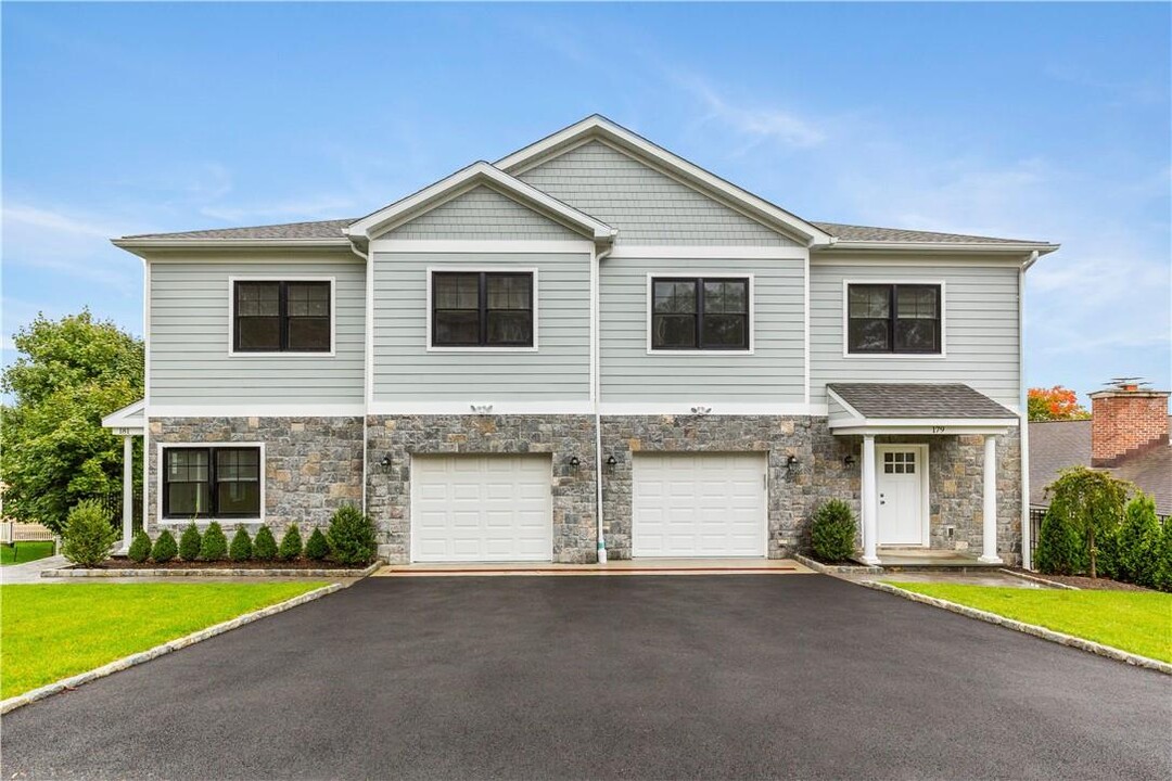 181 Adelphi Ave in Harrison, NY - Building Photo